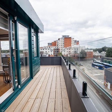 Two Bed Flat With Wrap Around Terrace Near Legoland, Windsor, Tube Station Lejlighed Slough Eksteriør billede