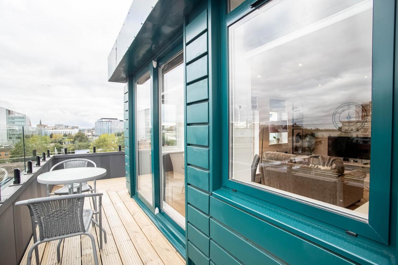 Two Bed Flat With Wrap Around Terrace Near Legoland, Windsor, Tube Station Lejlighed Slough Eksteriør billede